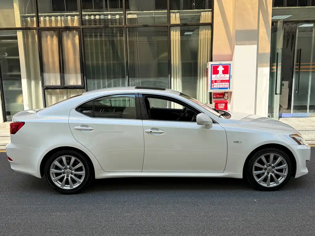 Lexus IS — миниатюра 15
