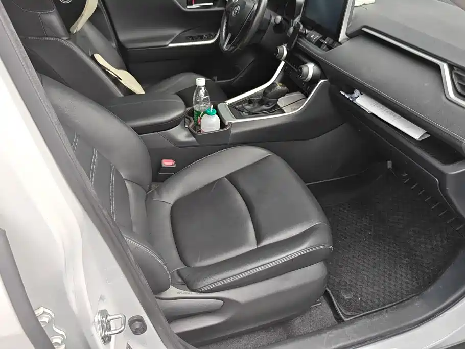 Toyota RAV4 — миниатюра 8