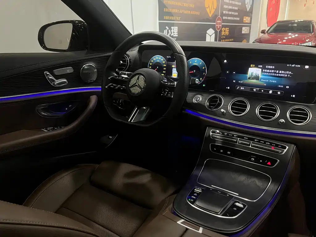 Mercedes-Benz E-Class — миниатюра 8