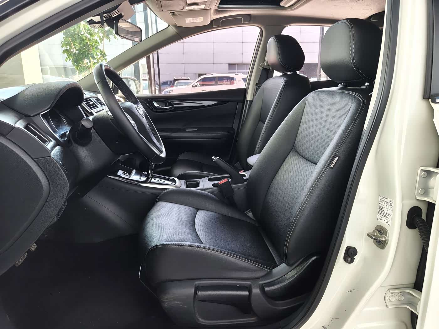Nissan Tiida 1.6 л 2021 г. Белый, пробег 43500 км