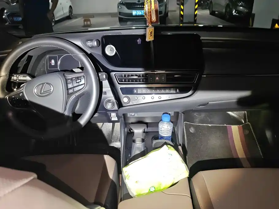 Lexus ES — миниатюра 12