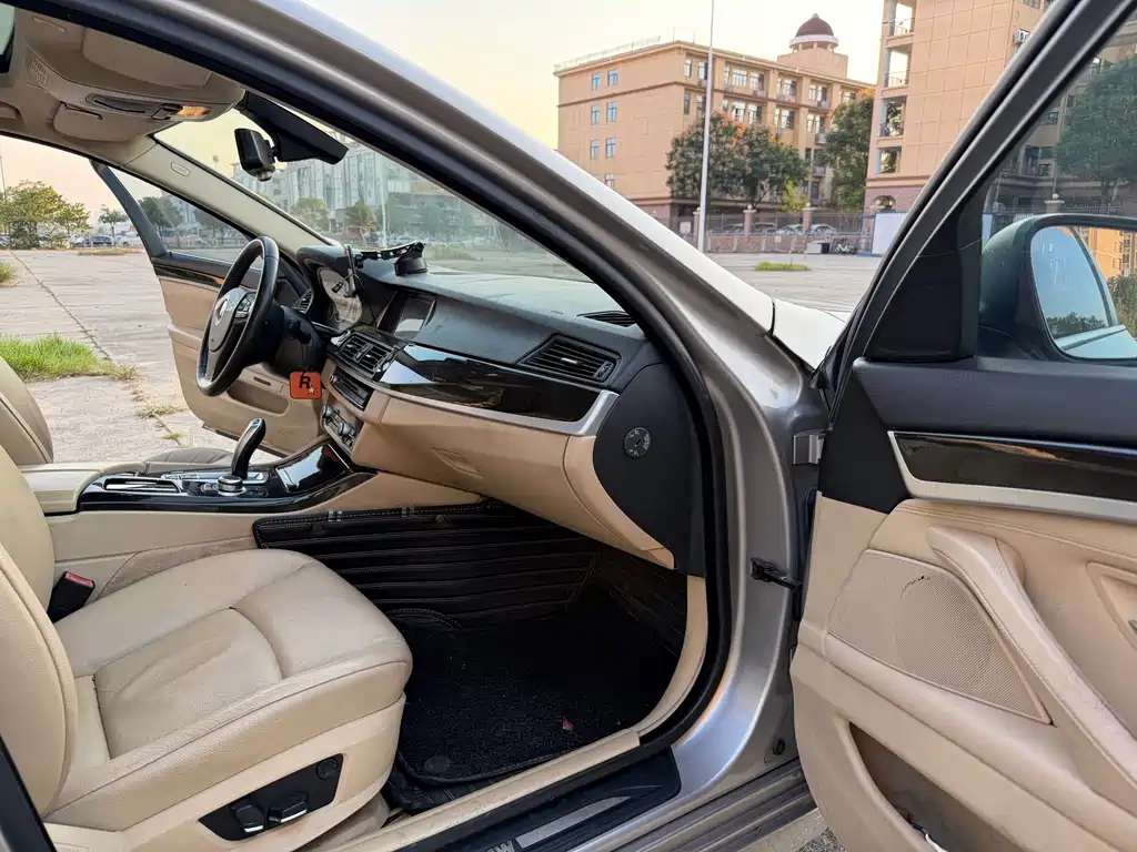 BMW 5 Series — миниатюра 15