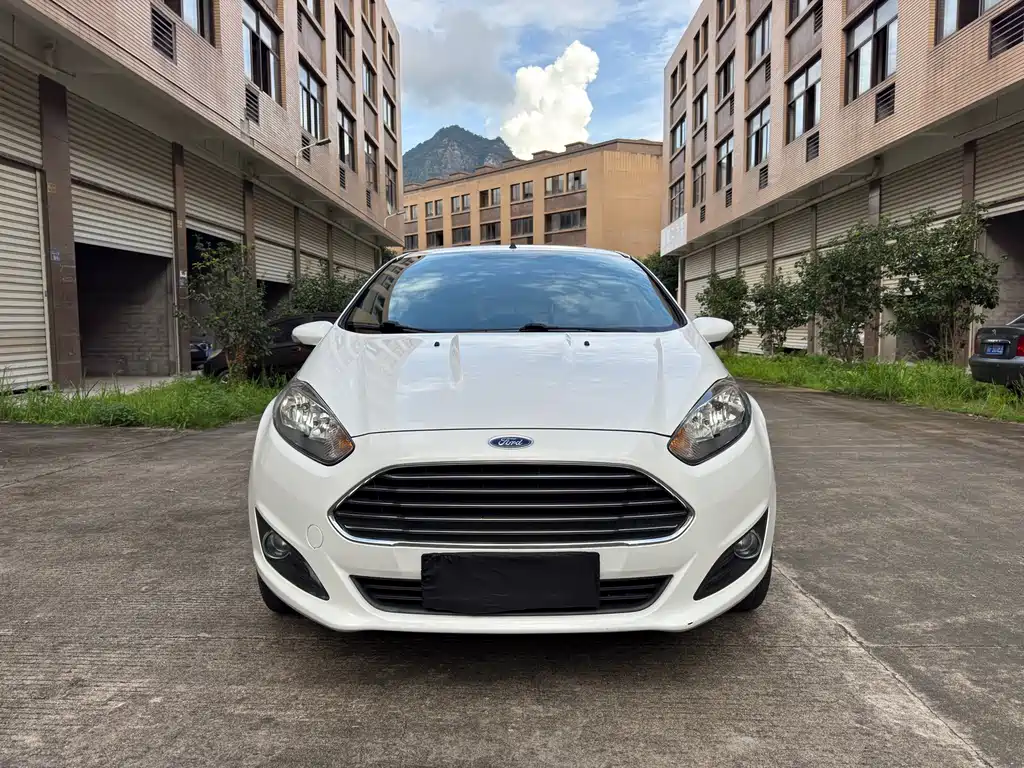 Ford Fiesta Hatchback 1.5L Auto Fashion Type, фото 2