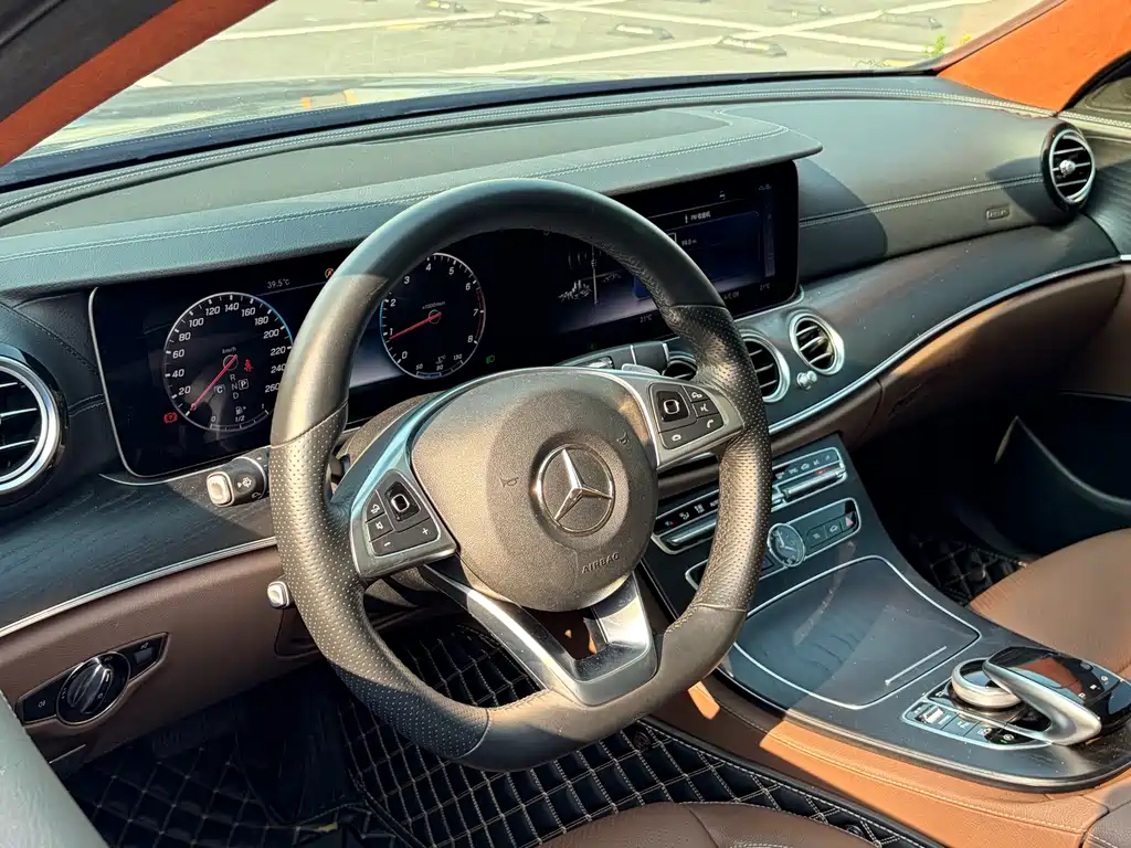 Mercedes-Benz E-Class — миниатюра 8