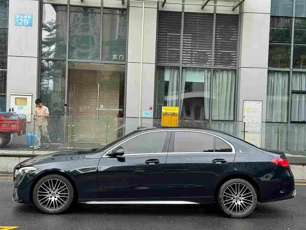 Mercedes-Benz C-Class — миниатюра 3