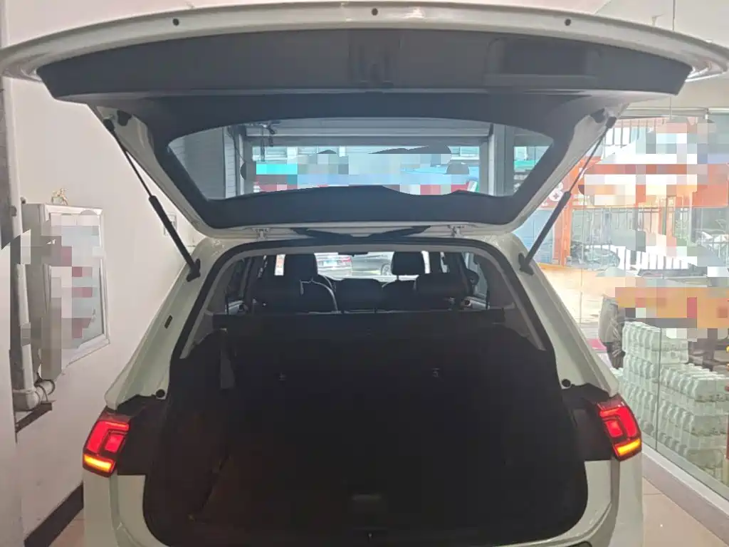 Volkswagen Tiguan L — миниатюра 19
