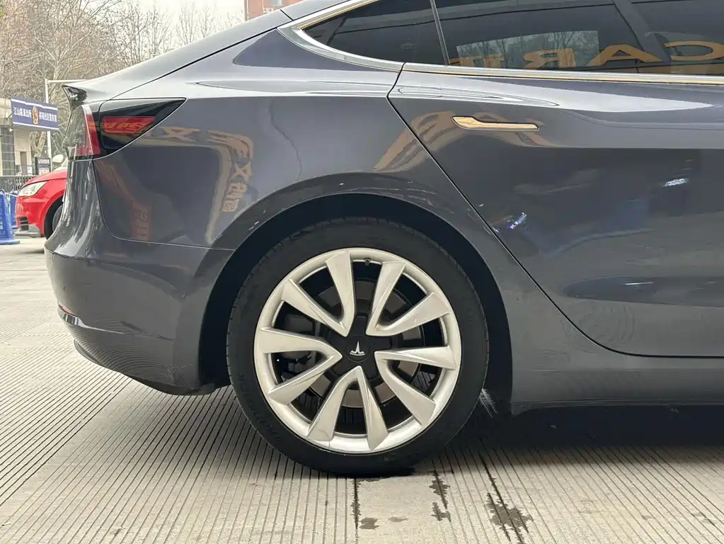 Tesla Model 3 — миниатюра 19