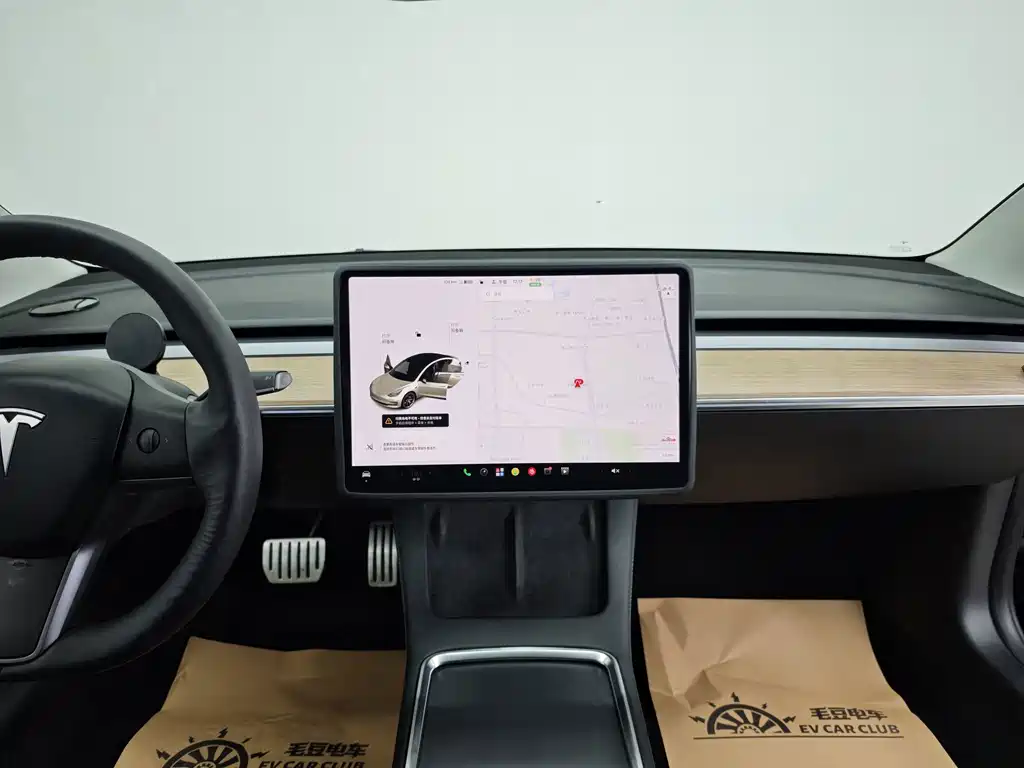 Tesla Model 3 — миниатюра 13