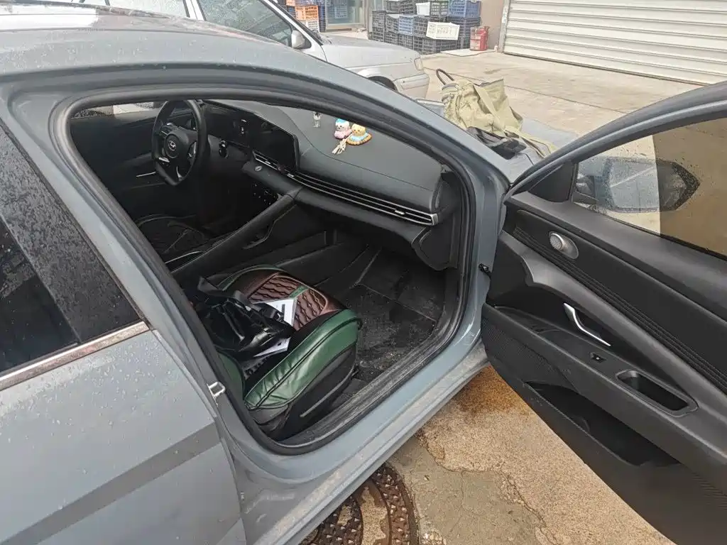Hyundai Elantra — миниатюра 19