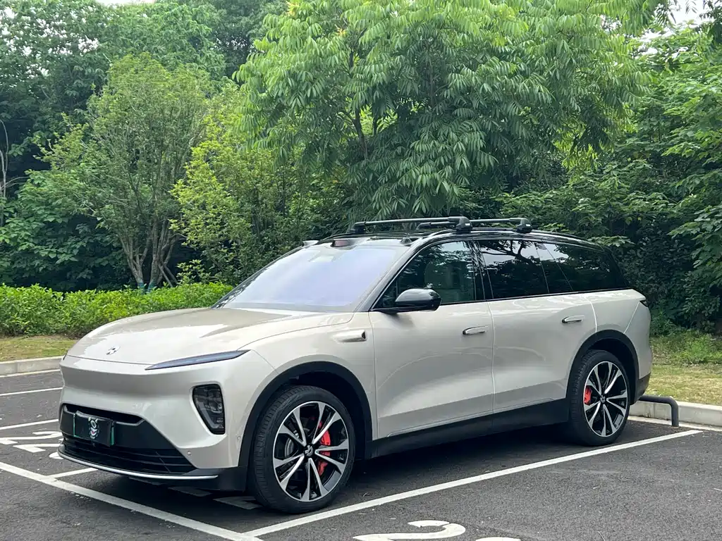NIO ES8
