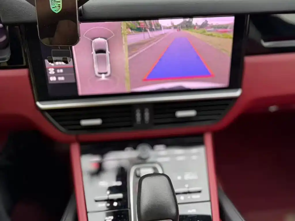 Porsche Cayenne — миниатюра 9