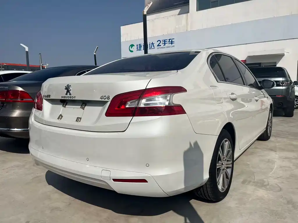 PEUGEOT 408