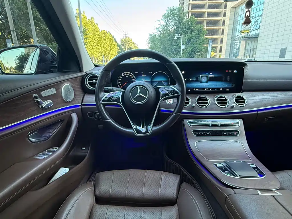 Mercedes-Benz E-Class — миниатюра 11