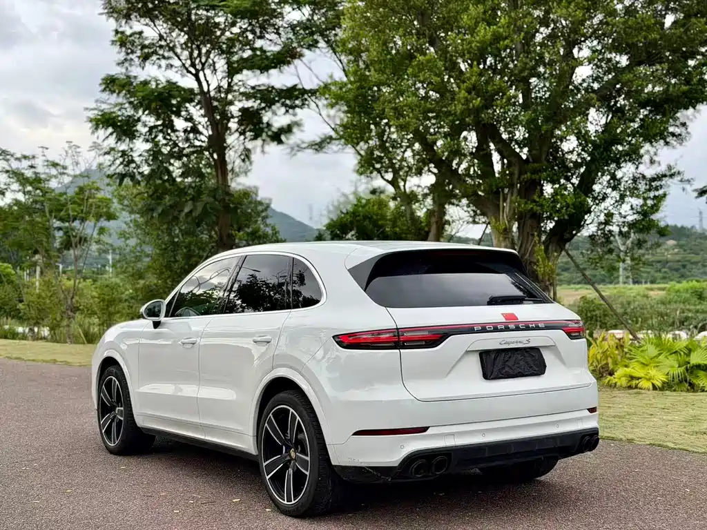 Porsche Cayenne — миниатюра 13