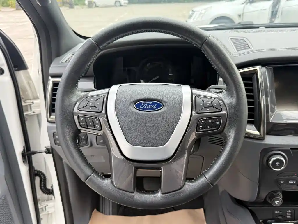 Ford Everest — миниатюра 15