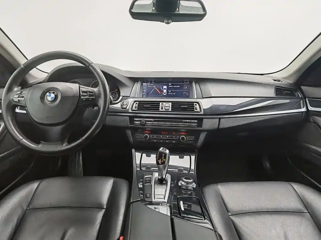 BMW 5 Series — миниатюра 5