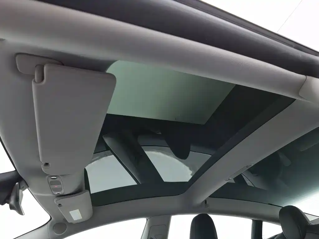 Tesla Model 3 — миниатюра 14