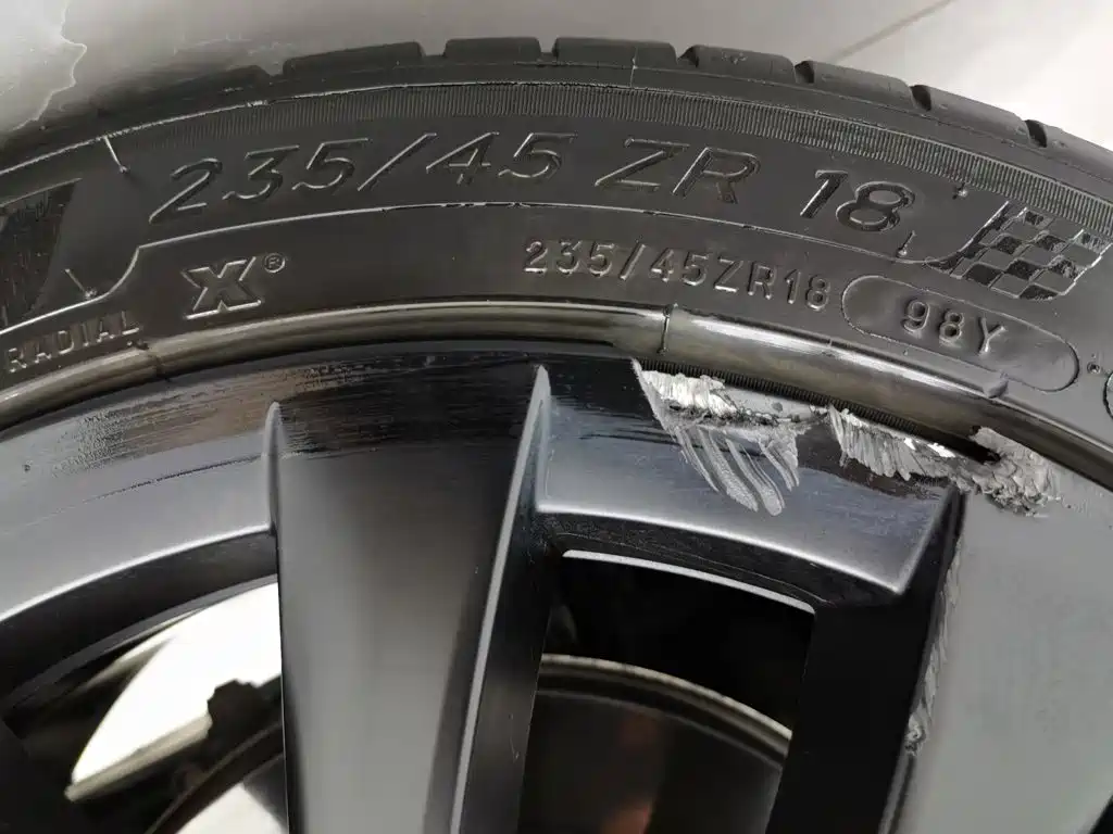 Tesla Model 3 — миниатюра 24