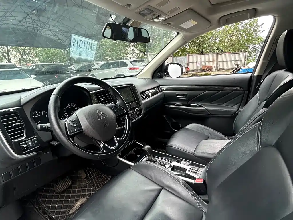 Mitsubishi Outlander 2020 2.0L Enjoy 5 мест