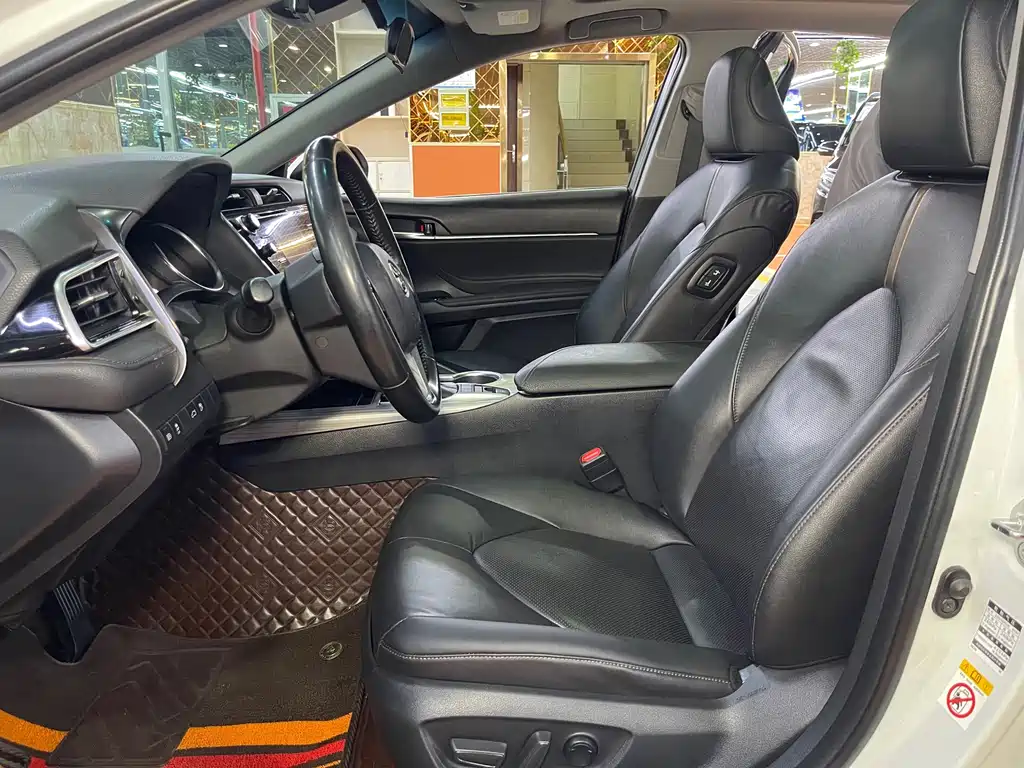 Toyota Camry — миниатюра 5