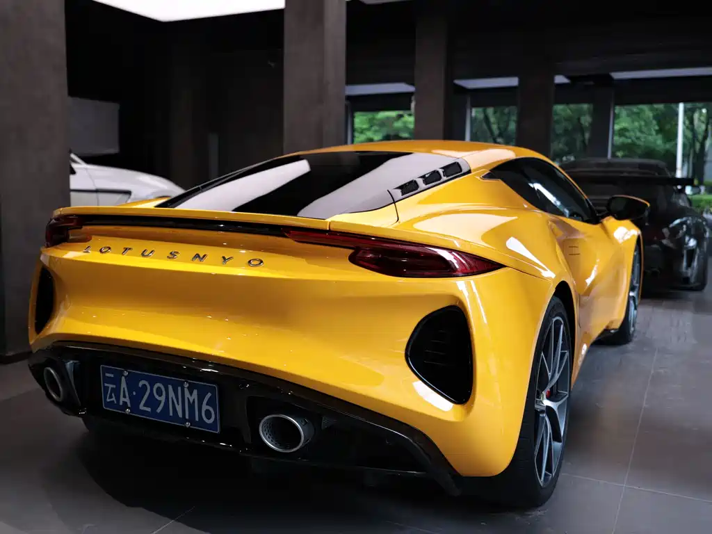 Lotus Emira 2.0T DCT First Edition, фото 12