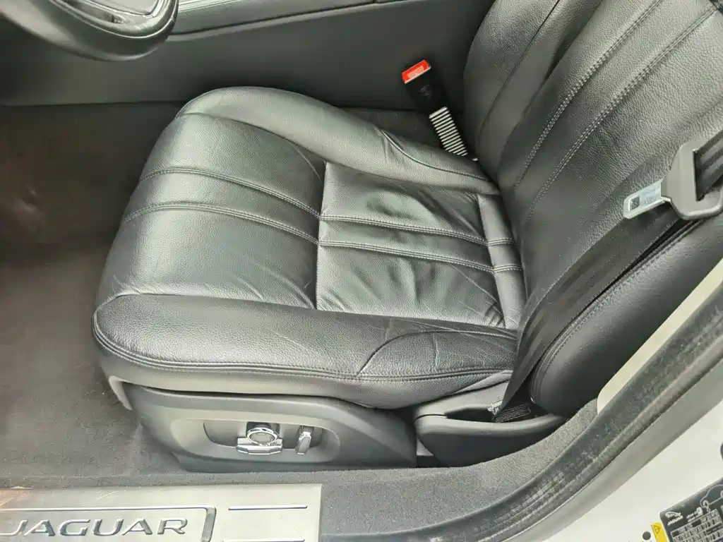 Jaguar XJ — миниатюра 20