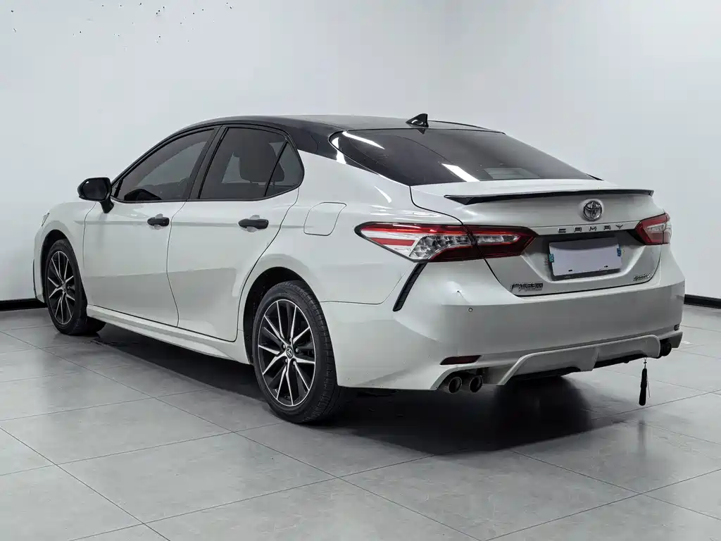 Toyota Camry — миниатюра 6