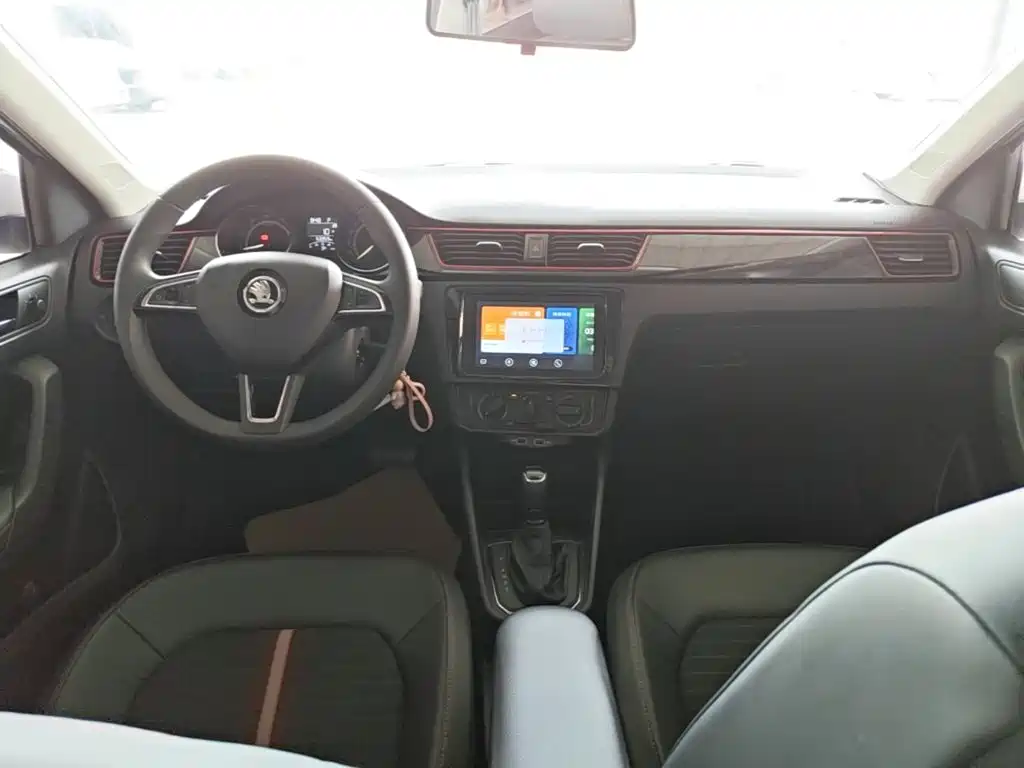 Skoda Rapid Spaceback — миниатюра 10