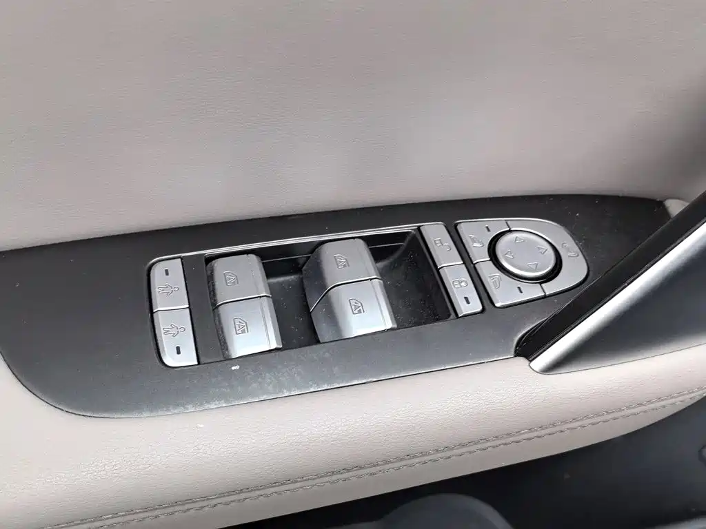 BYD Tang New Energy — миниатюра 9