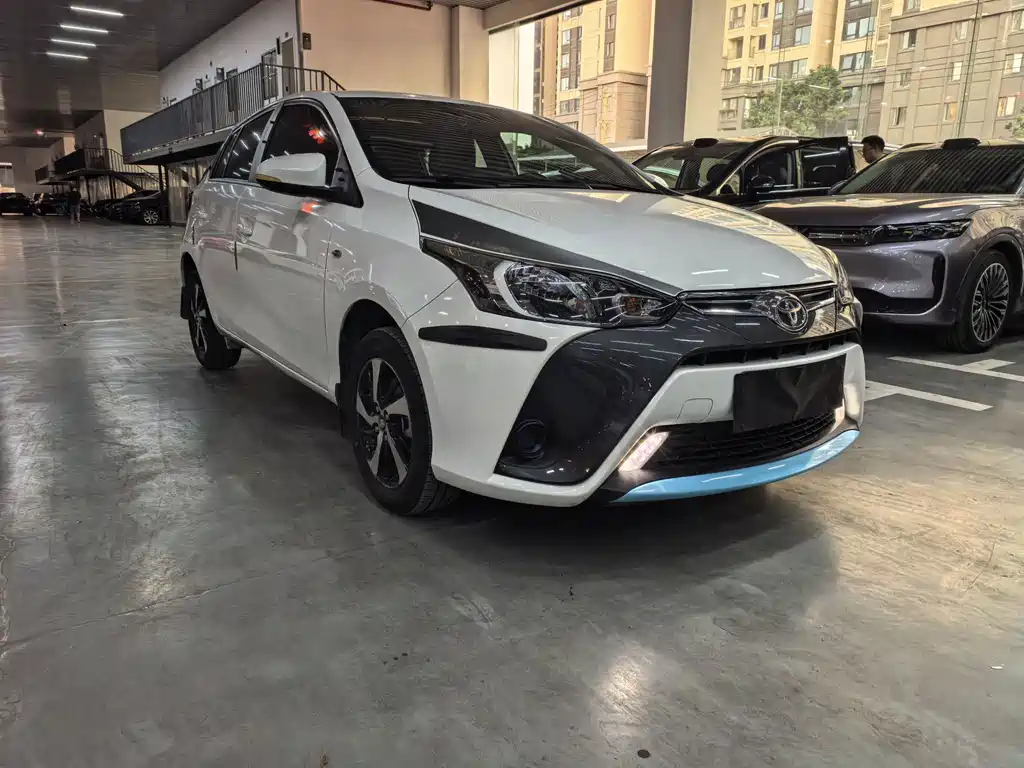 Toyota Yaris L — миниатюра 3
