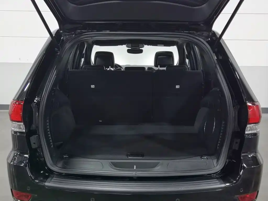 Jeep Grand Cherokee (Import) — миниатюра 16