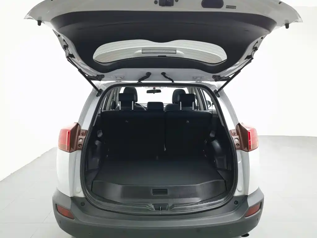 Toyota RAV4 — миниатюра 16