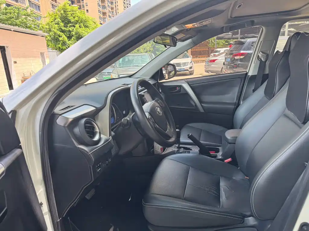 Toyota RAV4 — миниатюра 13