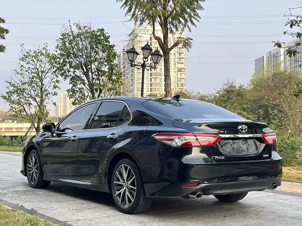 TOYOTA CAMRY