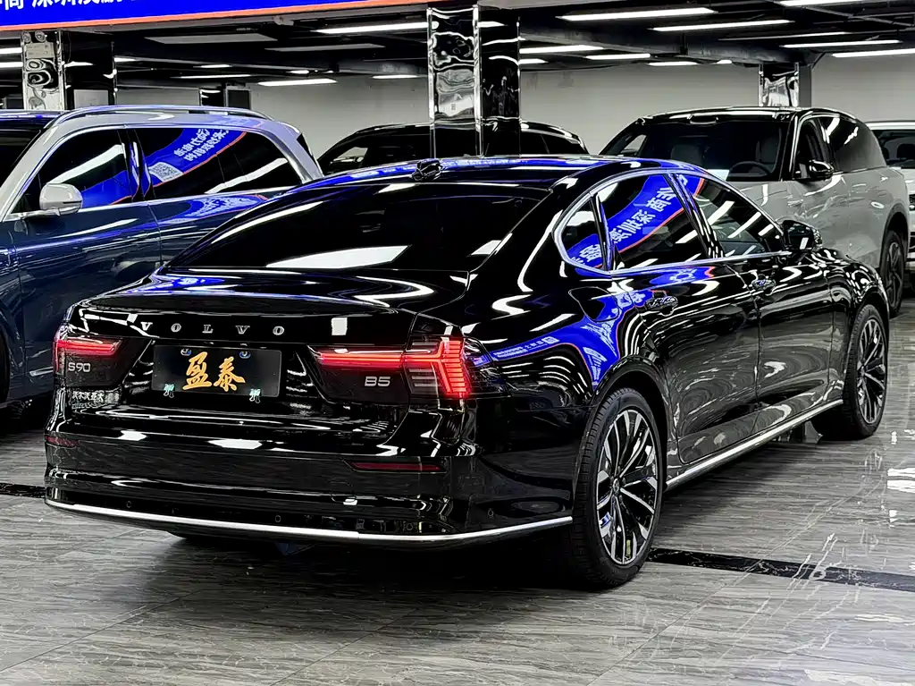 Volvo S90 2026 B5 Luxury