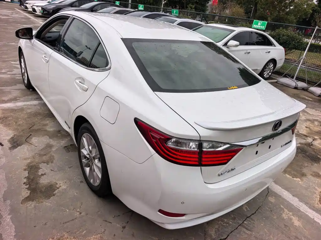 Lexus ES — миниатюра 4