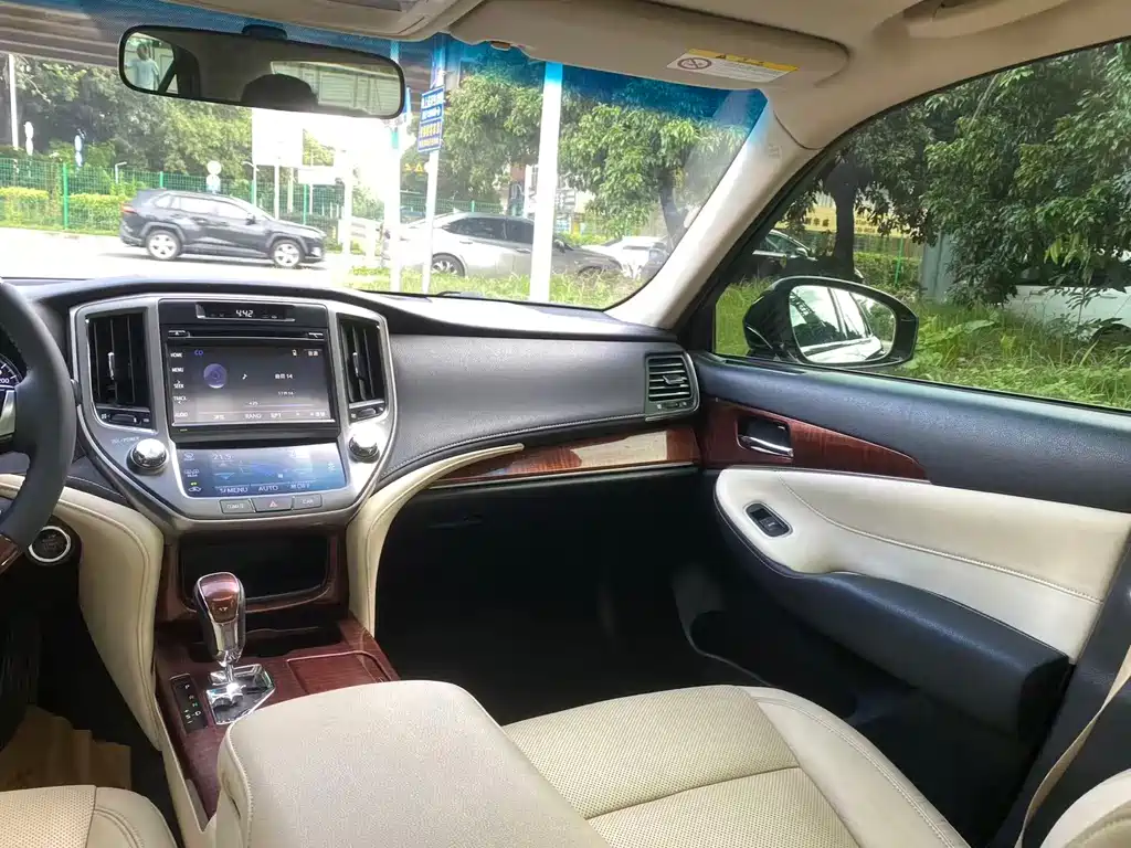 Toyota Crown — миниатюра 12