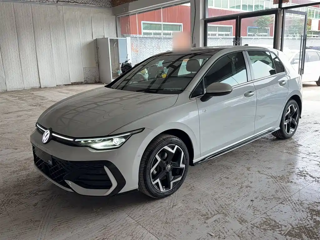 Volkswagen Golf 2025 300TSI R-Line
