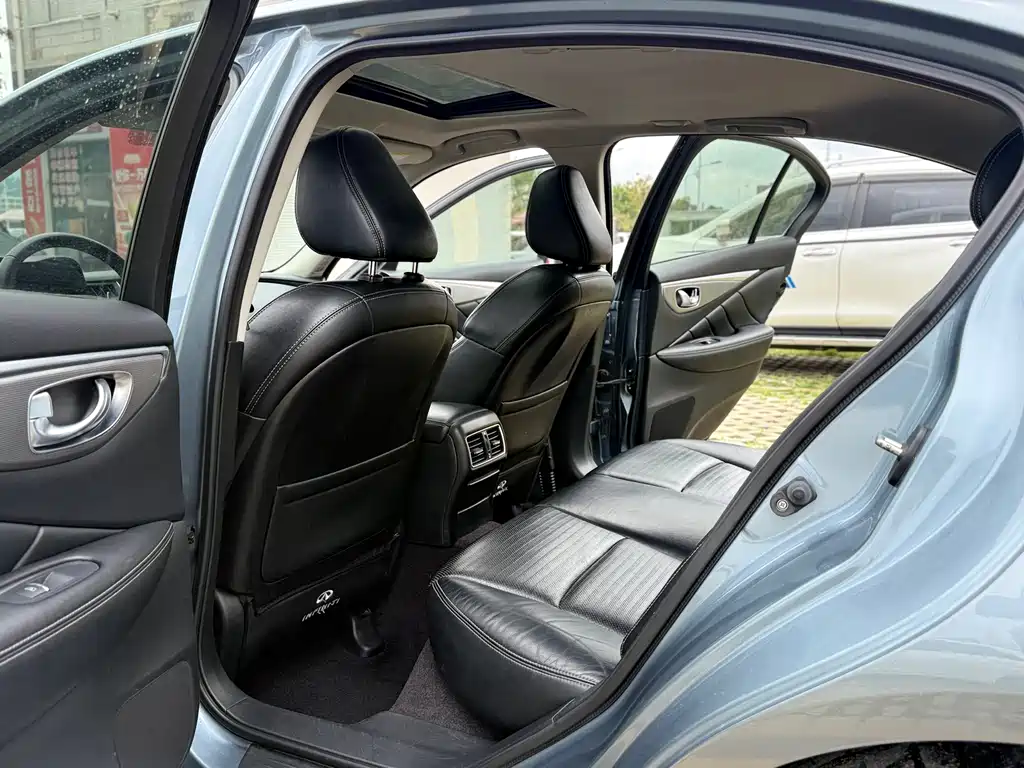 Infiniti Q50 2014 3.7L Luxury Sport