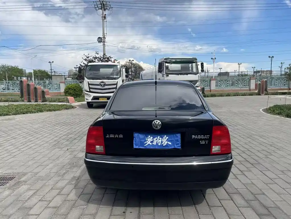 Volkswagen Passat 2005 1.8T AT Luxury
