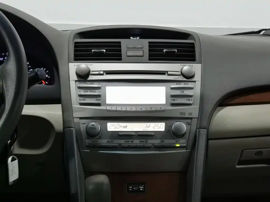 Toyota Camry — миниатюра 12