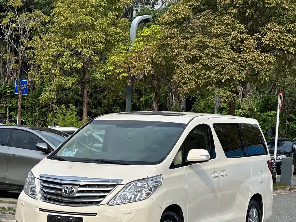 Toyota Alphard 2013