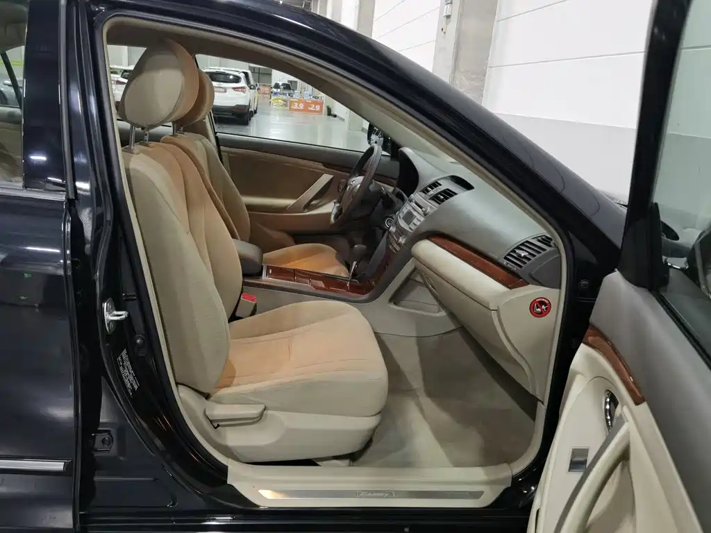 Toyota Camry — миниатюра 23