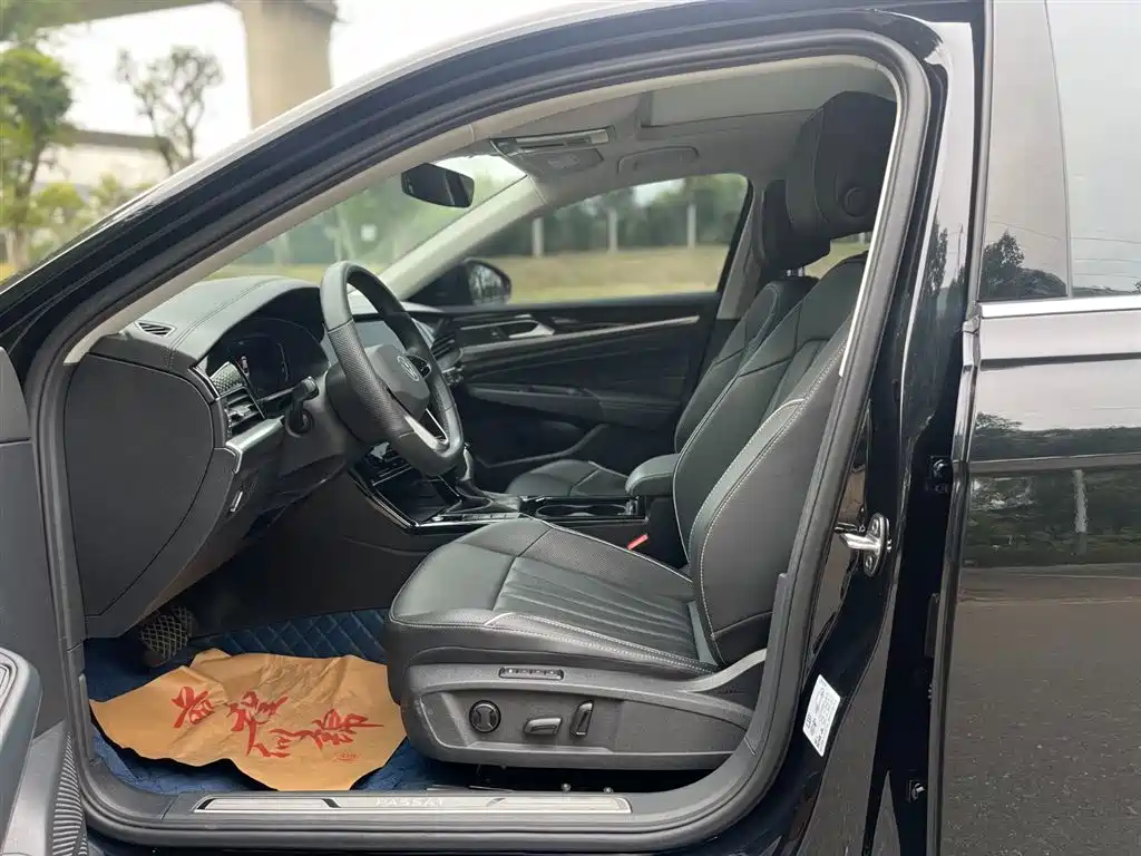 Volkswagen Passat 2023 380TSI Luxury