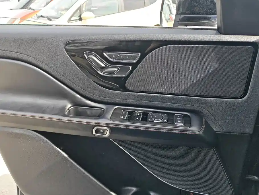 Lincoln Aviator — миниатюра 7