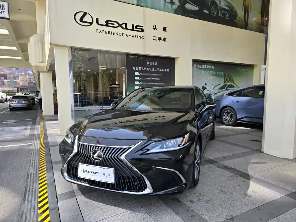 Lexus ES 2021