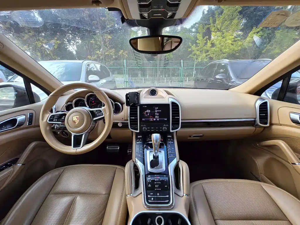 Porsche Cayenne — миниатюра 5