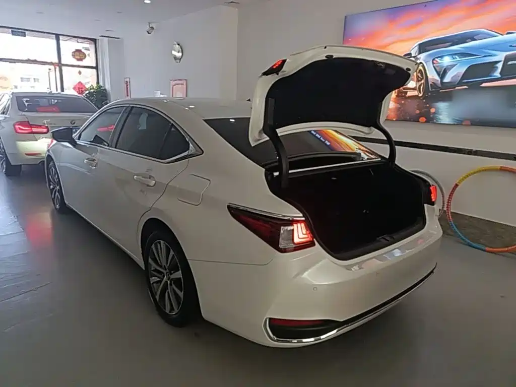 Lexus ES — миниатюра 5