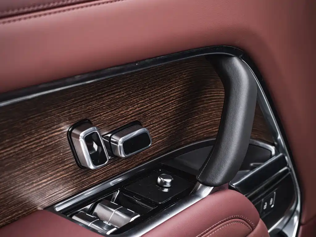 Land Rover Range Rover — миниатюра 9