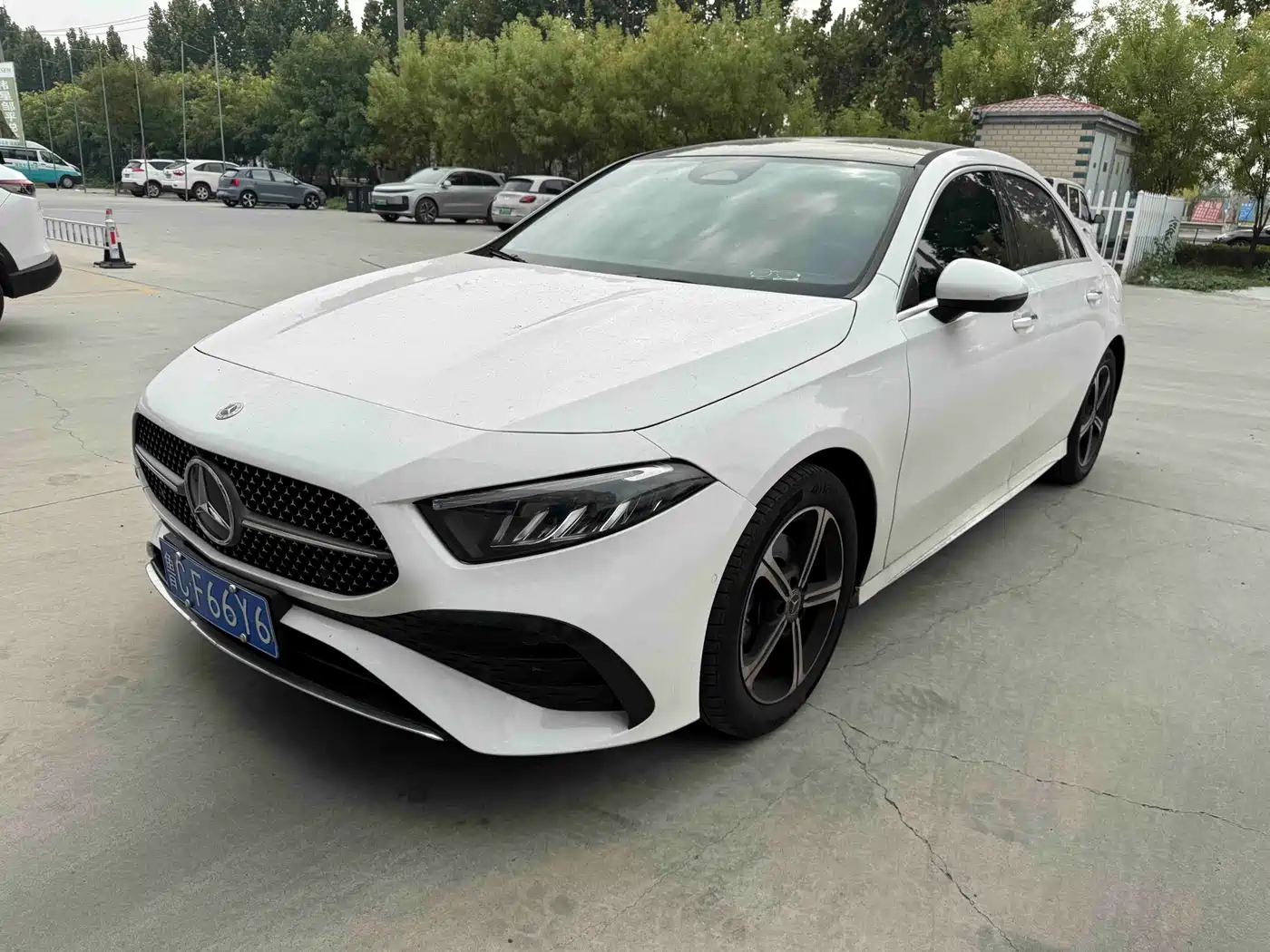 奔驰A级 2023款 A 200 L 动感型 2023